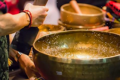 Chuông Xoay Trị Liệu: Sóng Rung, Tần Số và Healing Sâu Sắc